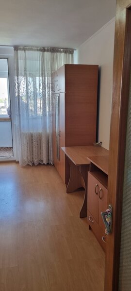 Titan, Postavarul, 5 minute metrou 1 Decembrie