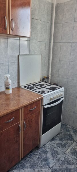 Titan, Postavarul, 5 minute metrou 1 Decembrie