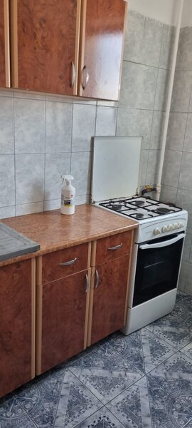 Titan, Postavarul, 5 minute metrou 1 Decembrie