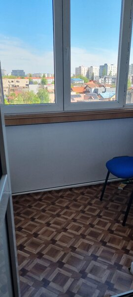 Titan, Postavarul, 5 minute metrou 1 Decembrie