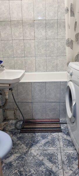 Titan, Postavarul, 5 minute metrou 1 Decembrie